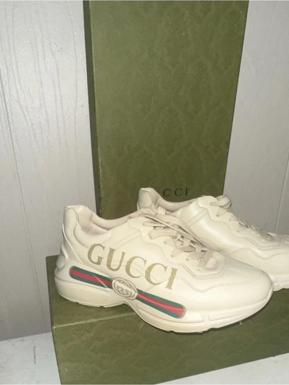 Gucci Cream Leather Logo Sneakers with Red & Green Stripe